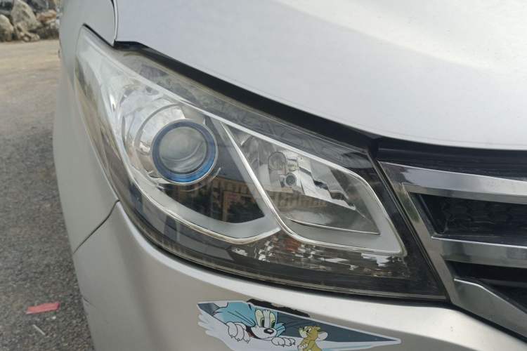 Used SAIC MAXUS G10 2015 2.0T Automatic Anniversary Edition Right Front Headlight