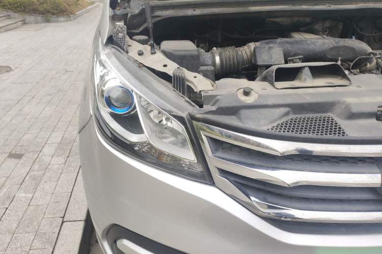 Used SAIC MAXUS G10 2015 2.0T Automatic Anniversary Edition Right Front Headlight