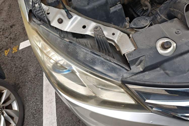 Used SAIC MAXUS G10 2015 2.0T Automatic Anniversary Edition Right Front Headlight