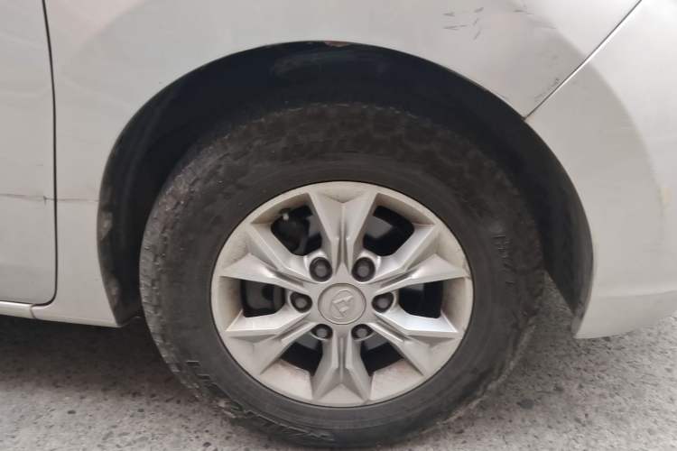 Used SAIC MAXUS G10 2015 2.0T Automatic Anniversary Edition Right Front Wheel Hub