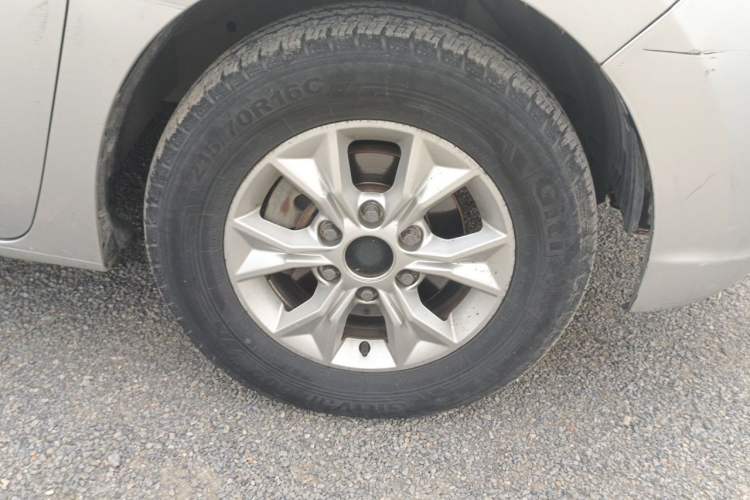 Used SAIC MAXUS G10 2015 2.0T Automatic Anniversary Edition Right Front Wheel Hub
