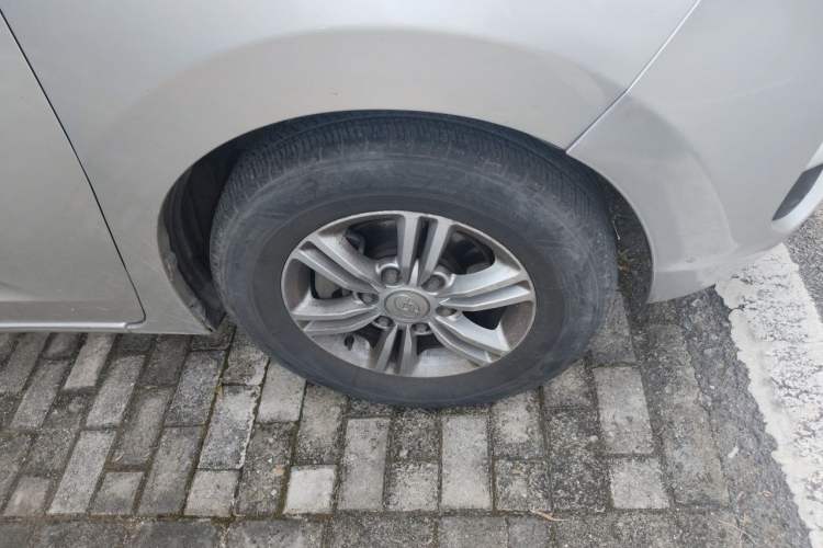 Used SAIC MAXUS G10 2015 2.0T Automatic Anniversary Edition Right Front Wheel Hub