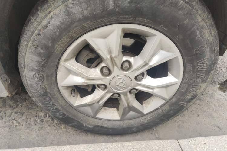 Used SAIC MAXUS G10 2015 2.0T Automatic Anniversary Edition Right Front Wheel Hub