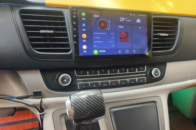 Used SAIC MAXUS G10 2015 2.0T Automatic Anniversary Edition Audio And AC Panel