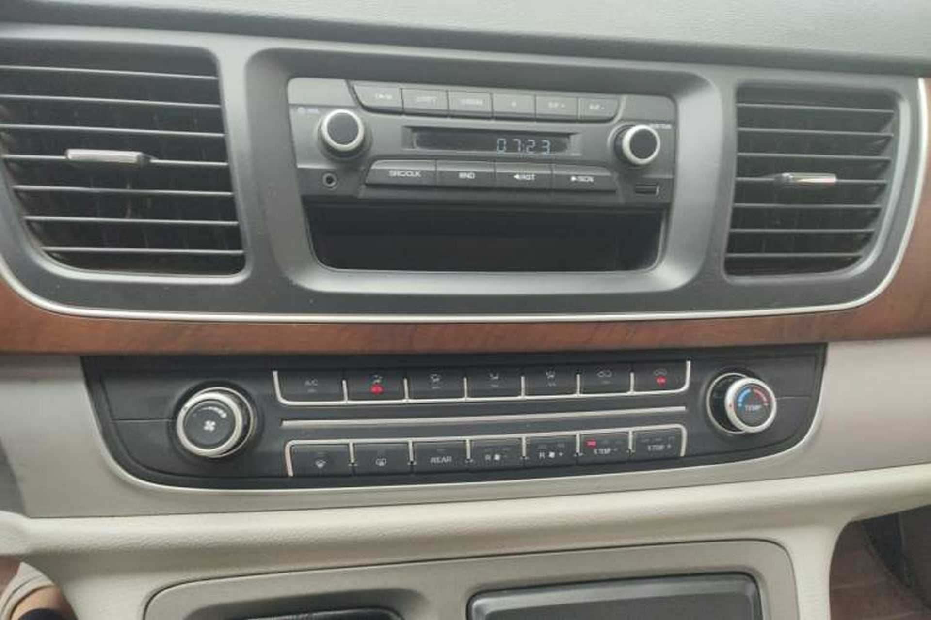 Used SAIC MAXUS G10 2015 2.0T Manual Anniversary Edition Audio And AC Panel