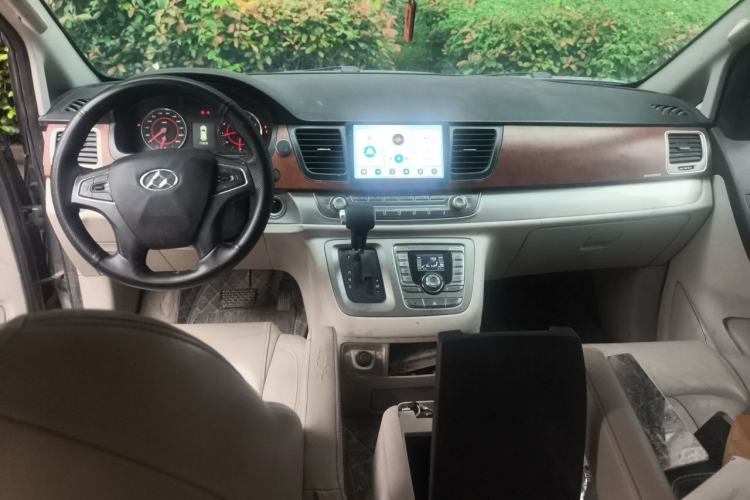 Used SAIC MAXUS G10 2015 2.0T Automatic Anniversary Edition Center Console