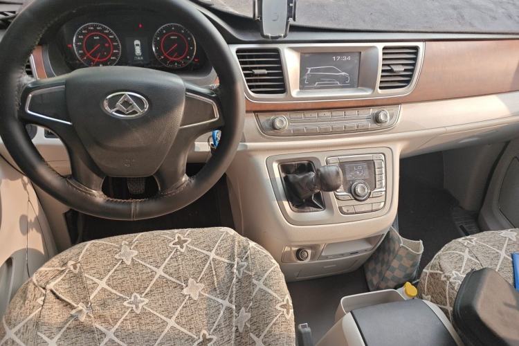 Used SAIC MAXUS G10 2015 2.0T Manual Anniversary Edition Center Console