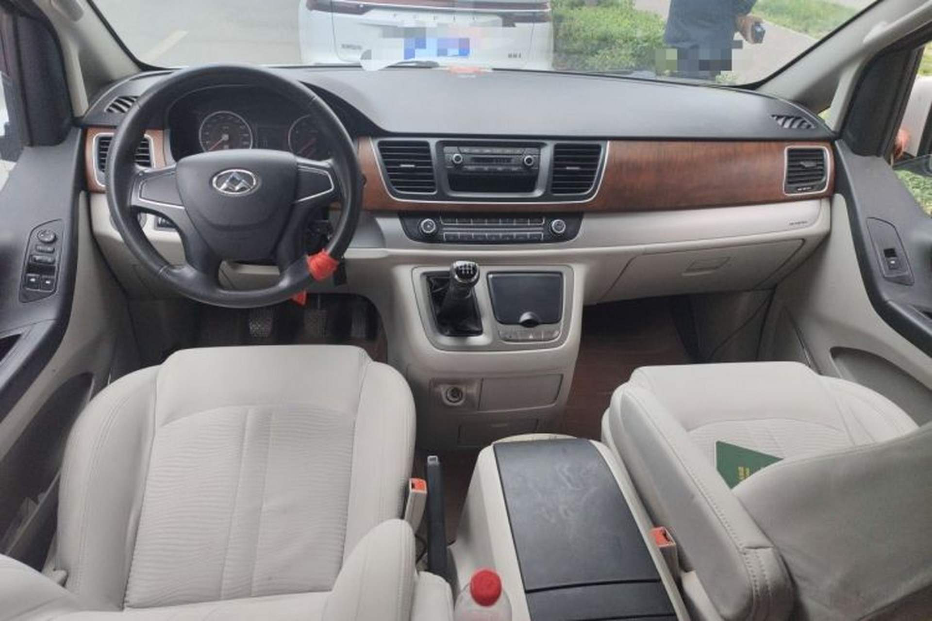 Used SAIC MAXUS G10 2015 2.0T Manual Anniversary Edition Center Console