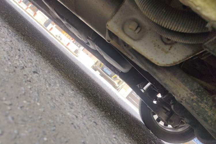 Used SAIC MAXUS G10 2015 2.0T Automatic Anniversary Edition Chassis Rear Left