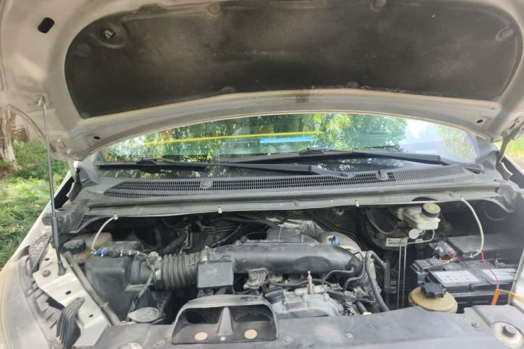 Used SAIC MAXUS G10 2015 2.0T Automatic Anniversary Edition Engine Bay