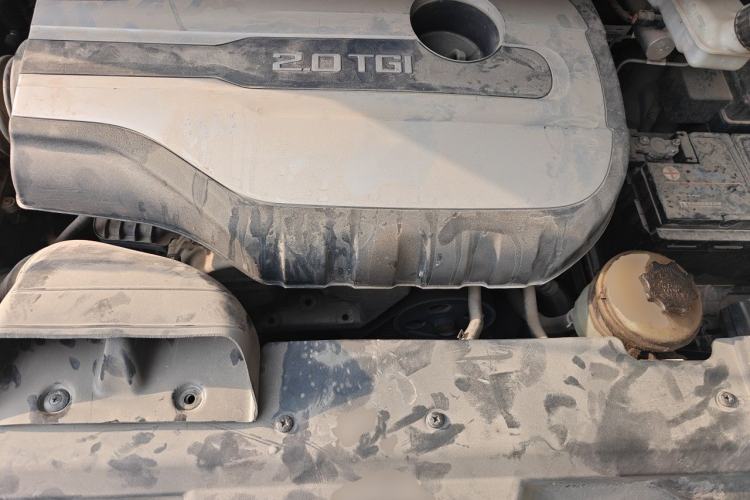 Used SAIC MAXUS G10 2015 2.0T Manual Anniversary Edition Engine Bay