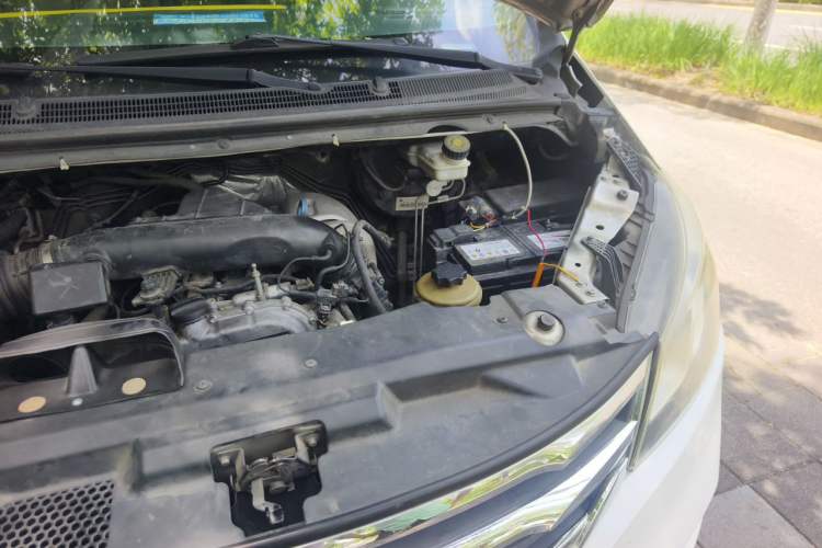 Used SAIC MAXUS G10 2015 2.0T Automatic Anniversary Edition Engine Bay Left