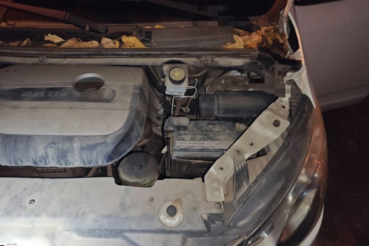 Used SAIC MAXUS G10 2015 2.0T Manual Anniversary Edition Engine Bay Left