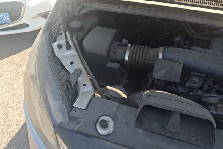 Used SAIC MAXUS G10  Engine Bay Right