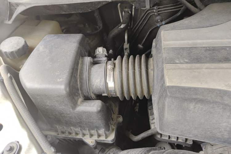 Used SAIC MAXUS G10 2015 2.0T Automatic Anniversary Edition Engine Bay Right