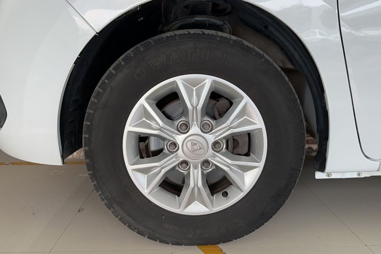 Used SAIC MAXUS G10 2015 2.0T Automatic Anniversary Edition Exterior 6