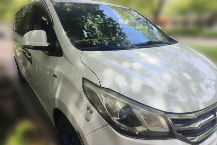 Used SAIC MAXUS G10 2015 2.0T Automatic Anniversary Edition Front Right 45 Deg
