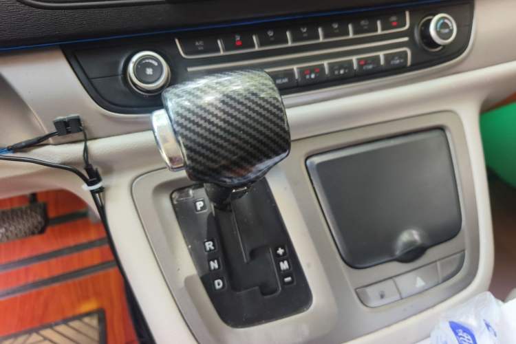 Used SAIC MAXUS G10 2015 2.0T Automatic Anniversary Edition Gear Lever