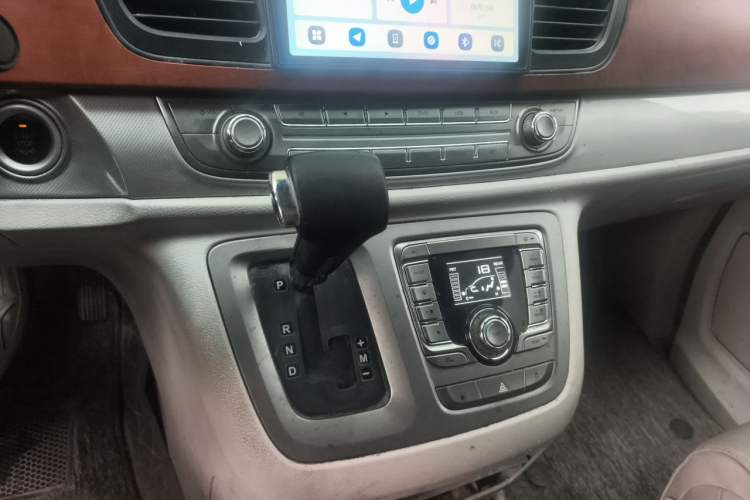 Used SAIC MAXUS G10 2015 2.0T Automatic Anniversary Edition Gear Lever
