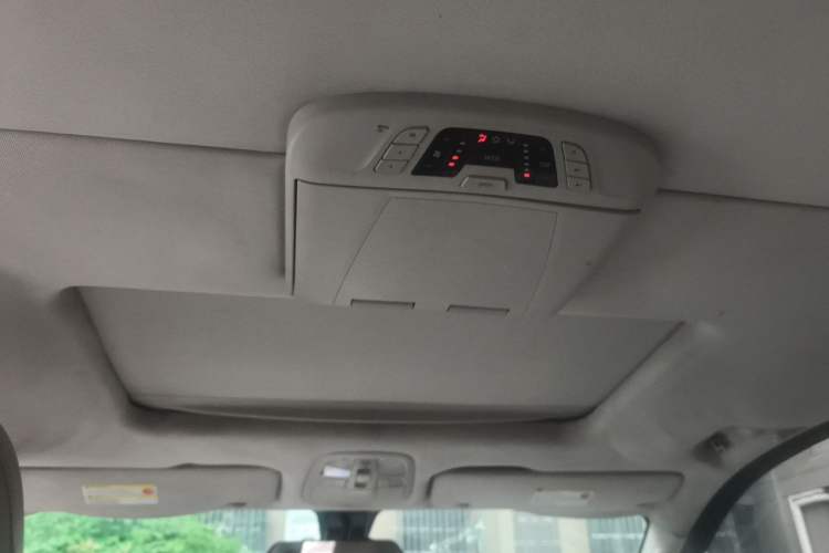 Used SAIC MAXUS G10 2015 2.0T Automatic Anniversary Edition Headliner