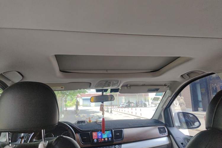 Used SAIC MAXUS G10 2015 2.0T Automatic Anniversary Edition Headliner