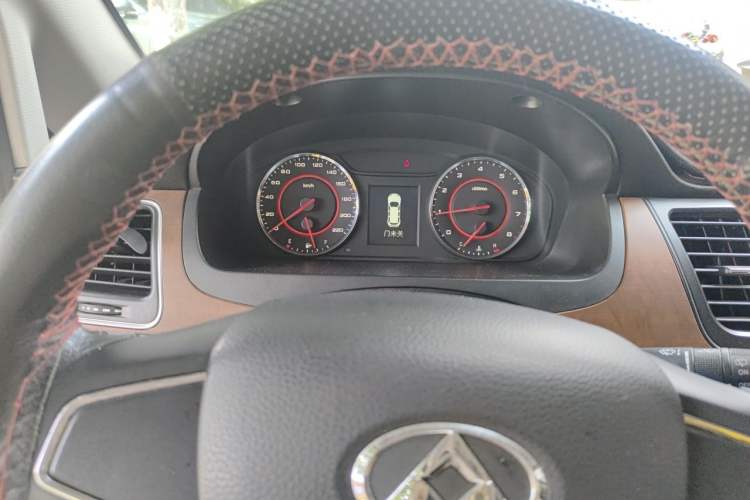 Used SAIC MAXUS G10 2015 2.0T Automatic Anniversary Edition Instrument Cluster