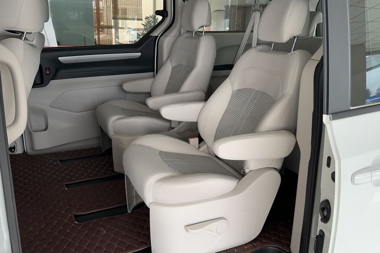 Used SAIC MAXUS G10 2015 2.0T Automatic Anniversary Edition Interior 1