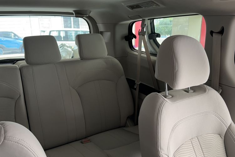 Used SAIC MAXUS G10 2015 2.0T Automatic Anniversary Edition Interior 5