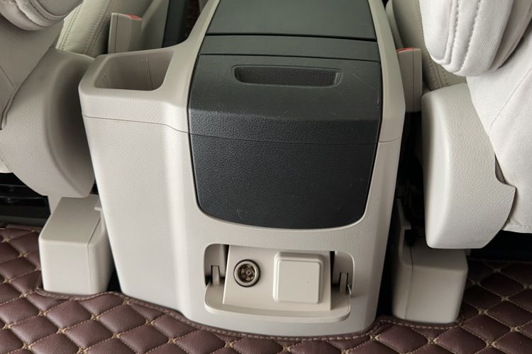 Used SAIC MAXUS G10 2015 2.0T Automatic Anniversary Edition Interior 8