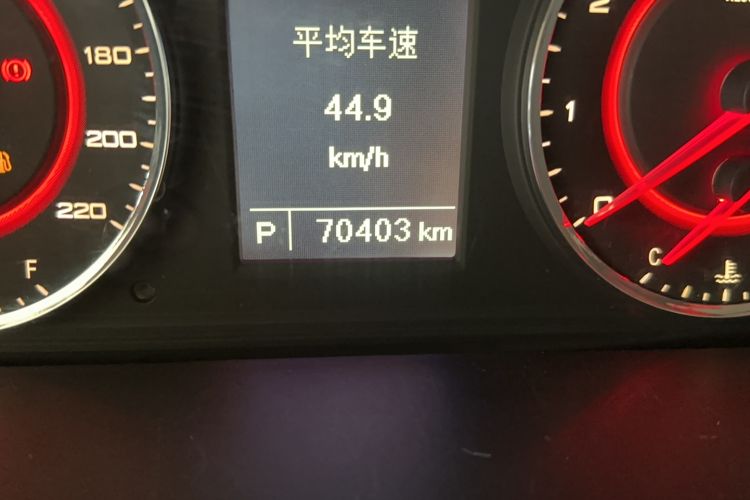 Used SAIC MAXUS G10 2015 2.0T Automatic Anniversary Edition Odometer Close Up