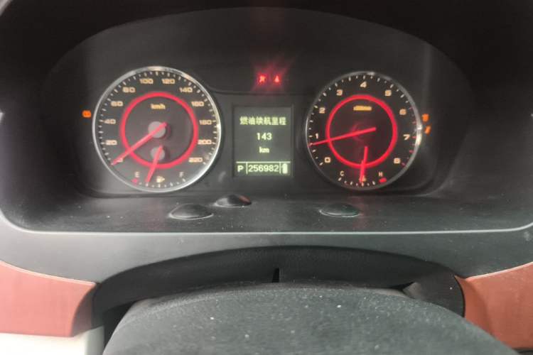 Used SAIC MAXUS G10 2015 2.0T Automatic Anniversary Edition Odometer Close Up