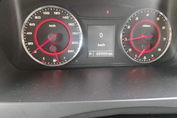 Used SAIC MAXUS G10 2015 2.0T Automatic Anniversary Edition Odometer Close Up