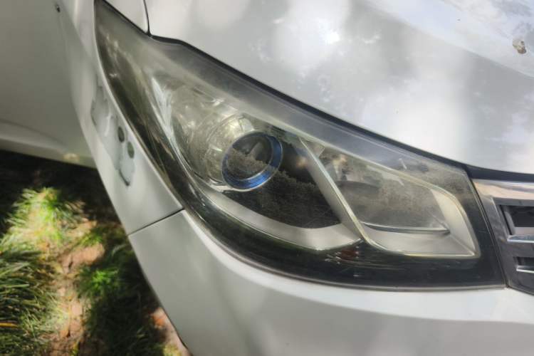Used SAIC MAXUS G10 2015 2.0T Automatic Anniversary Edition Right Front Headlight