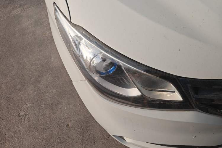 Used SAIC MAXUS G10 2015 2.0T Manual Anniversary Edition Right Front Headlight