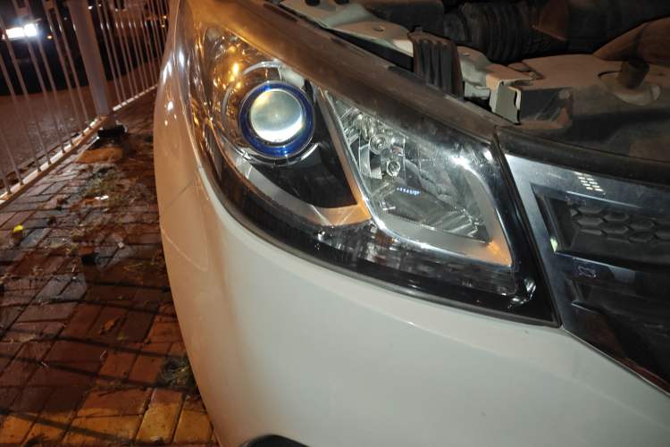 Used SAIC MAXUS G10 2015 2.0T Manual Anniversary Edition Right Front Headlight