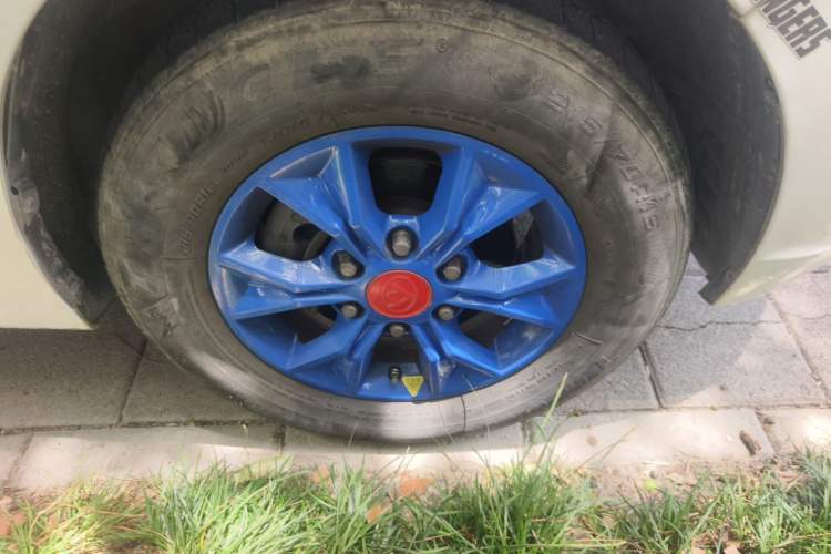 Used SAIC MAXUS G10 2015 2.0T Automatic Anniversary Edition Right Front Wheel Hub