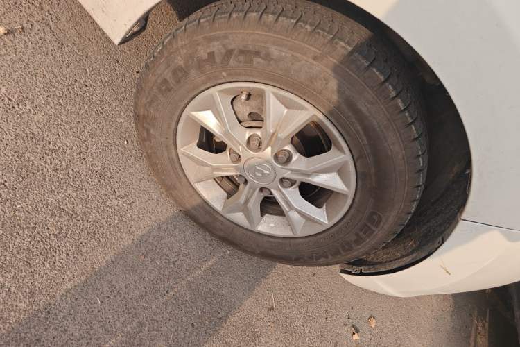 Used SAIC MAXUS G10 2015 2.0T Manual Anniversary Edition Right Front Wheel Hub