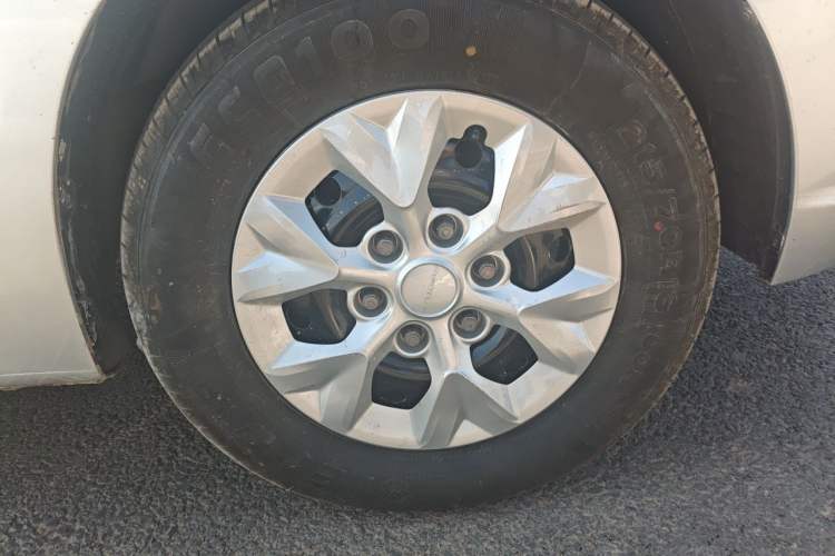 Used SAIC MAXUS G10  Right Front Wheel Hub