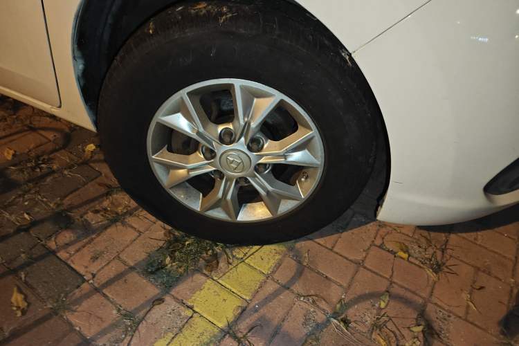 Used SAIC MAXUS G10 2015 2.0T Manual Anniversary Edition Right Front Wheel Hub