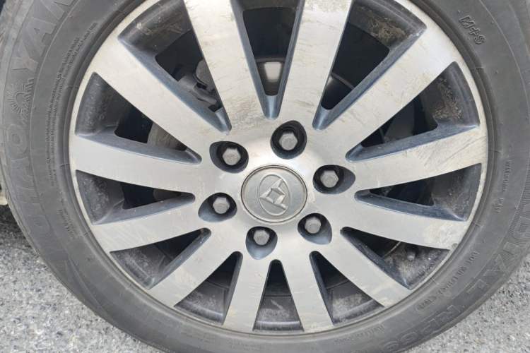 Used SAIC MAXUS G10 2015 2.0T Automatic Anniversary Edition Right Front Wheel Hub