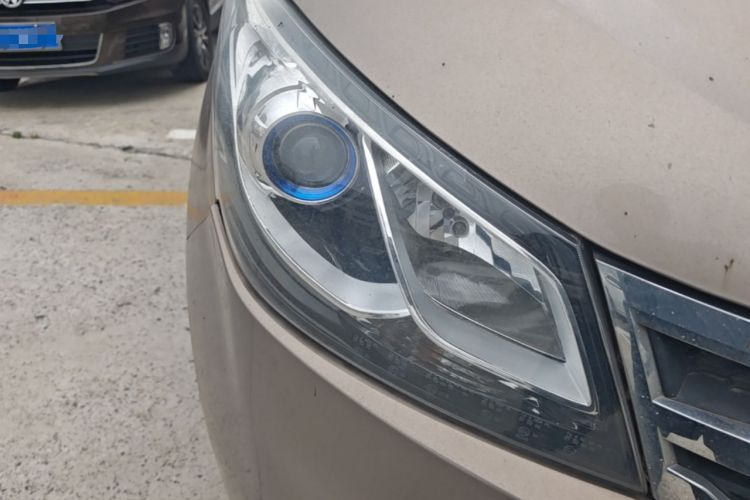 Used SAIC MAXUS G10  Right Front Headlight