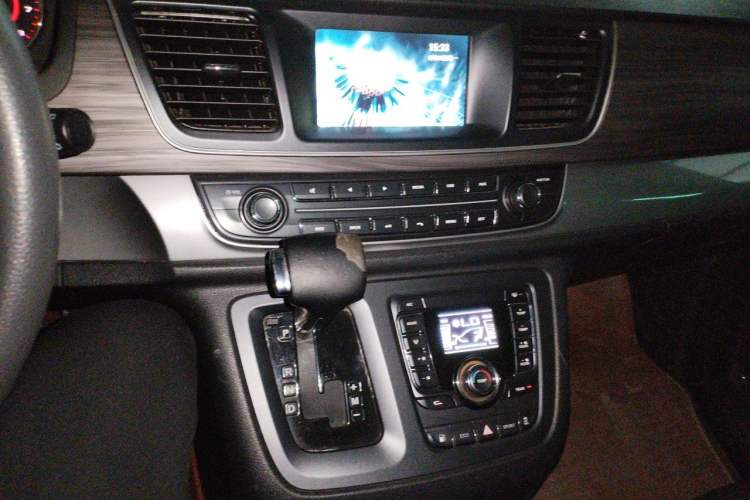 Used SAIC MAXUS G10 2016 2.0T Automatic Elite Edition Audio And AC Panel