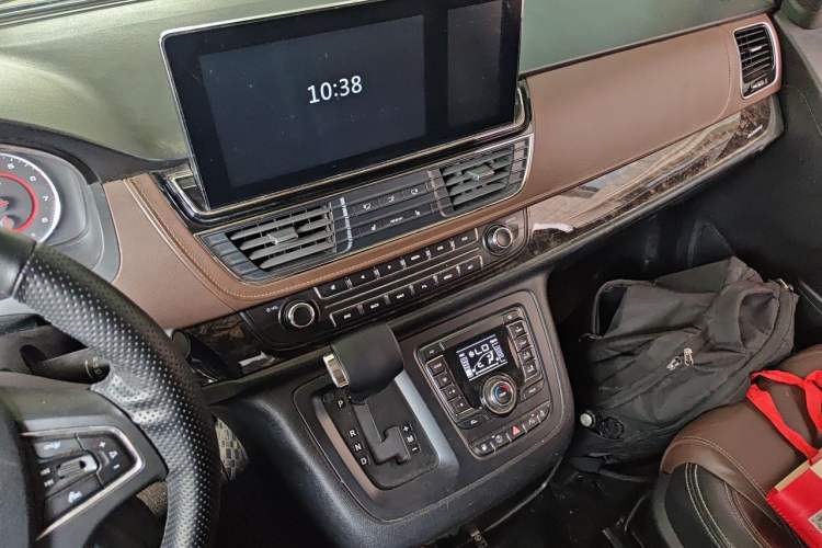 Used SAIC MAXUS G10 2016 2.0T Automatic Flagship Edition Audio And AC Panel