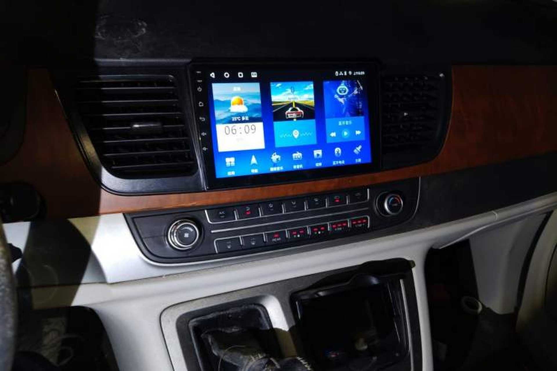 Used SAIC MAXUS G10 2016 1.9T Manual Elite Edition Diesel China V Standard Audio And AC Panel
