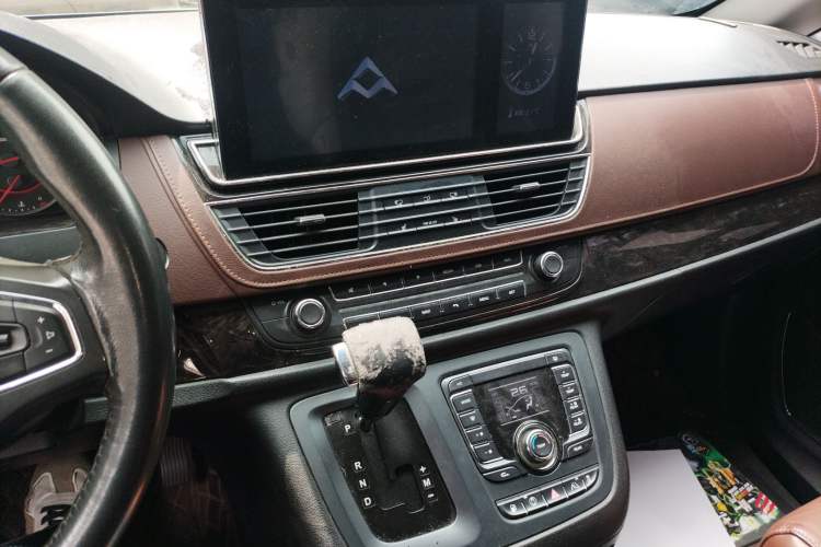 Used SAIC MAXUS G10 2016 2.0T Automatic Flagship Edition Audio And AC Panel