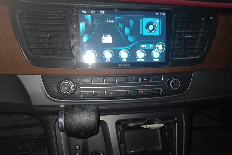 Used SAIC MAXUS G10 2016 2.0T Automatic Elite Edition Audio And AC Panel