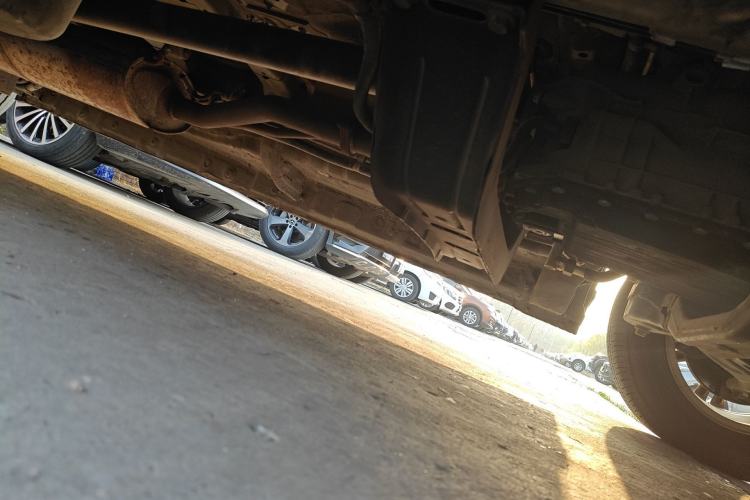 Used SAIC MAXUS G10 2016 2.0T Automatic Elite Edition Chassis Front Right