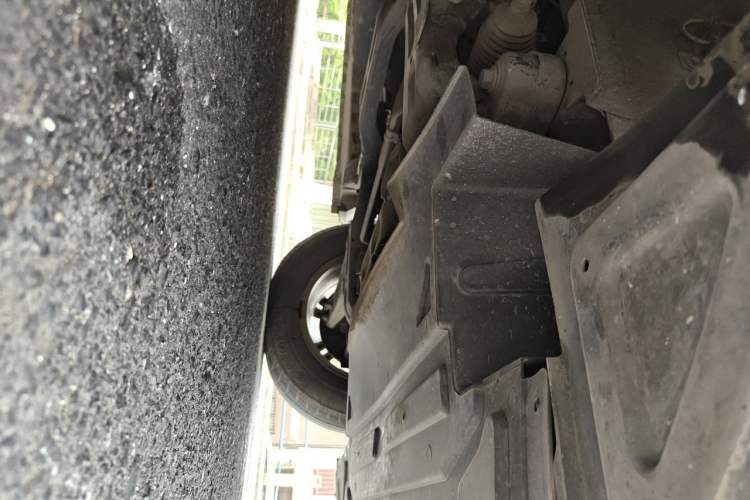 Used SAIC MAXUS G10 2016 2.0T Automatic Elite Edition Chassis Front Right