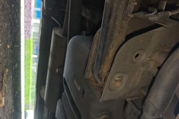 Used SAIC MAXUS G10 2016 2.0T Automatic Elite Edition Chassis Rear Right