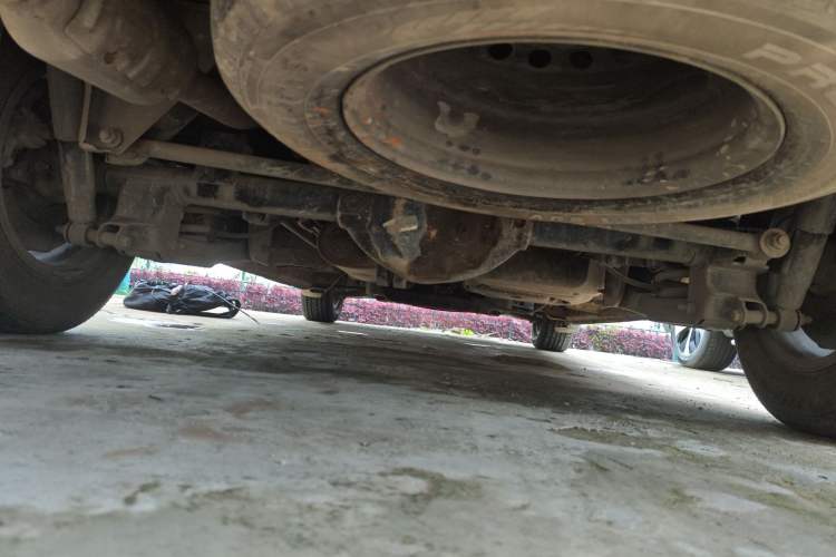 Used SAIC MAXUS G10 2016 1.9T Automatic Elite Edition Diesel China V Emission Standard Chassis Rear